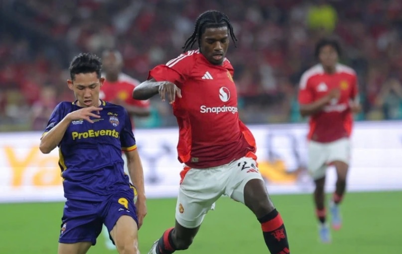 Hai Long đã có những pha bóng ấn tượng trước MU.