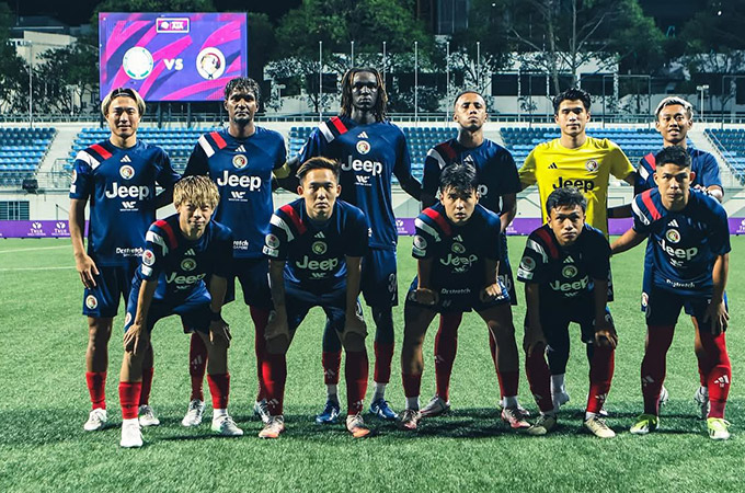 Hồ Tùng Hân (áo vàng) có trải nghiệm đáng nhớ ở giải VĐQG Singapore