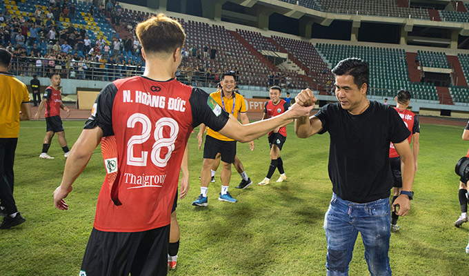 Sau khi thăng hạng, Ninh Bình của HLV Việt Thắng và Hoàng Đức chắc chắn sẽ là thế lực mới của V.League 2025/26 - Ảnh: Minh Lâm