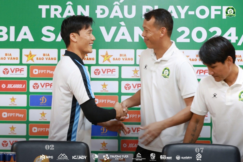 Trận đấu được đánh giá là cân bằng giữa 2 đội bóng. Ảnh: CLB